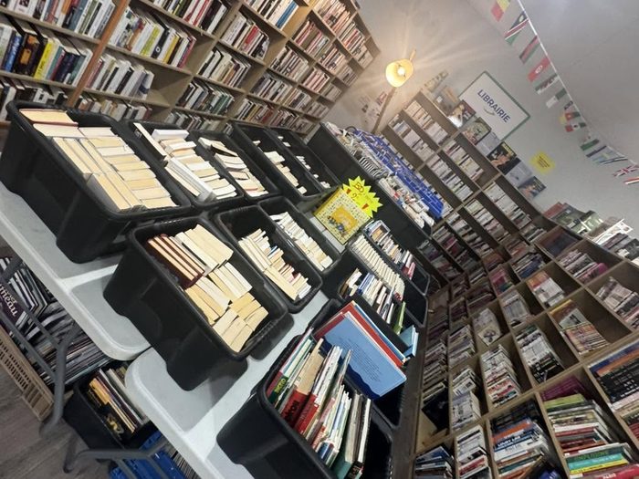 Rayon librairie du magasin Happy Troc Niort