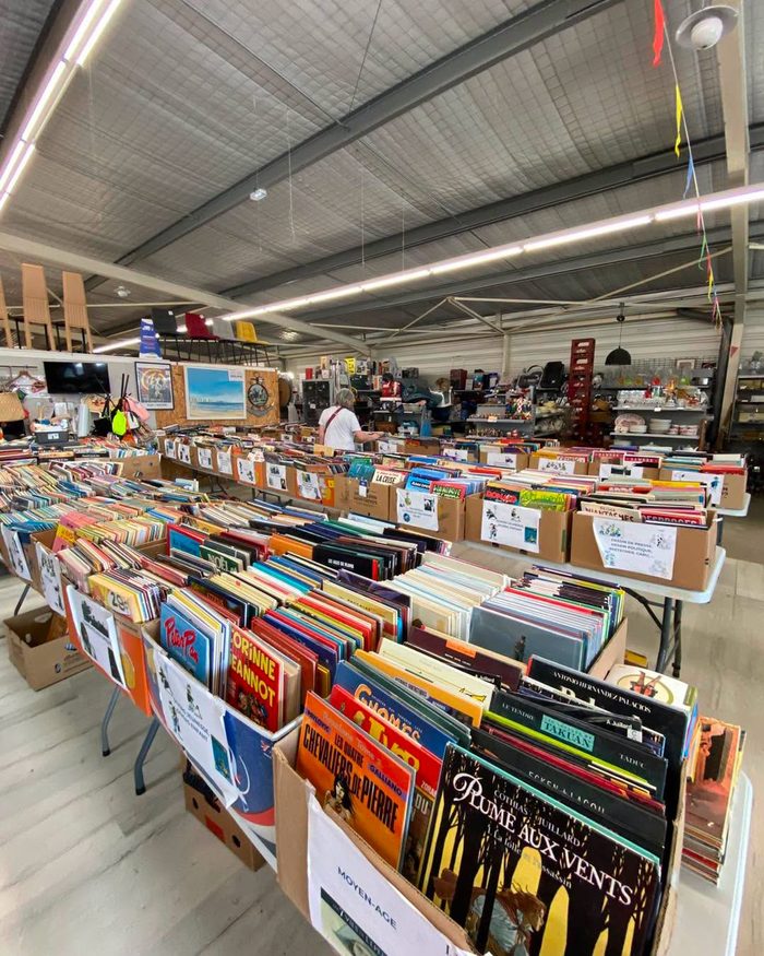 Rayon bandes dessinées du magasin Happy Troc Les Sables d'Olonne
