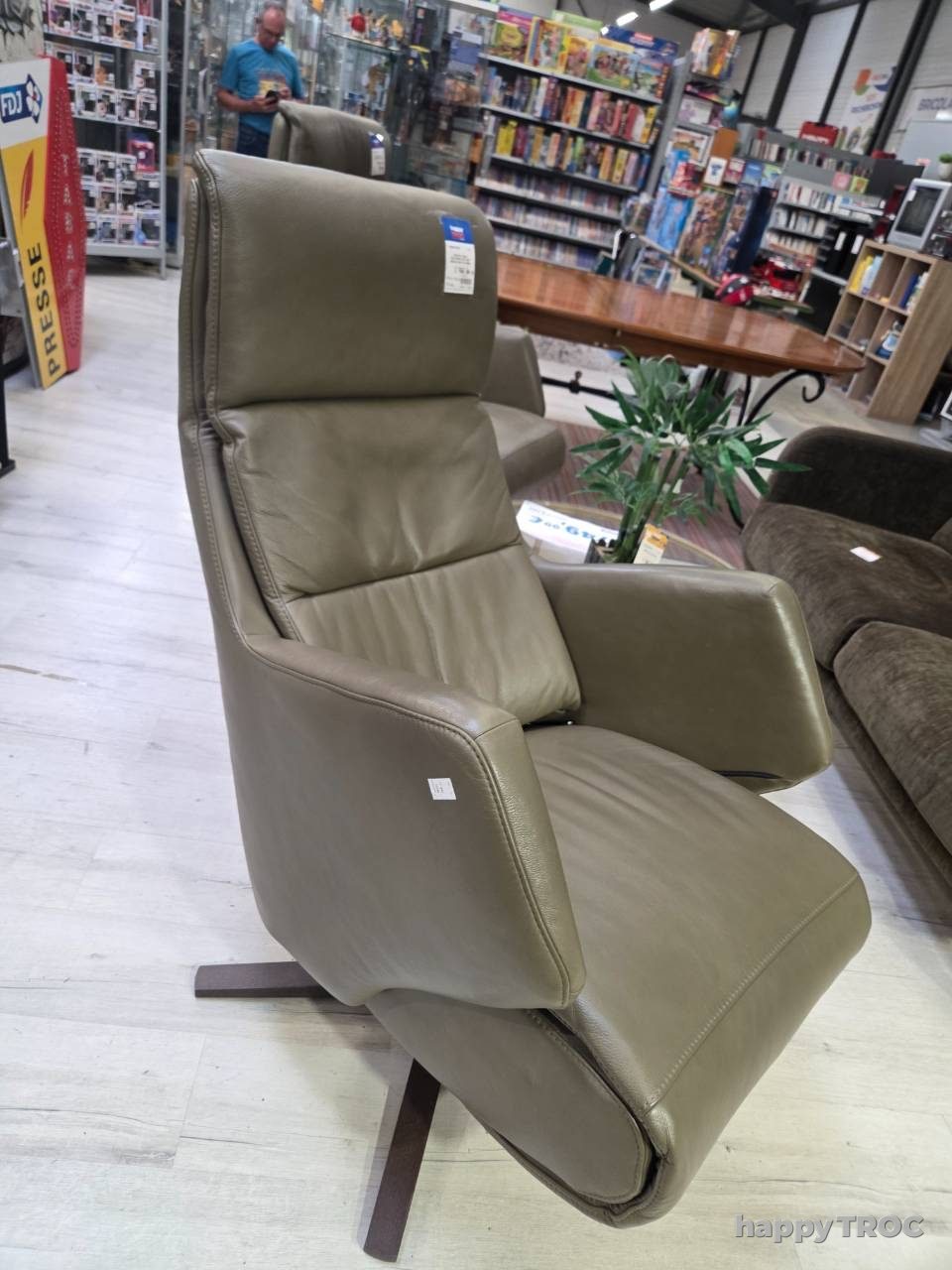 Fauteuil relax electrique cuir vert anglais haut de gamme meuble de l’autize valeur 5500€
