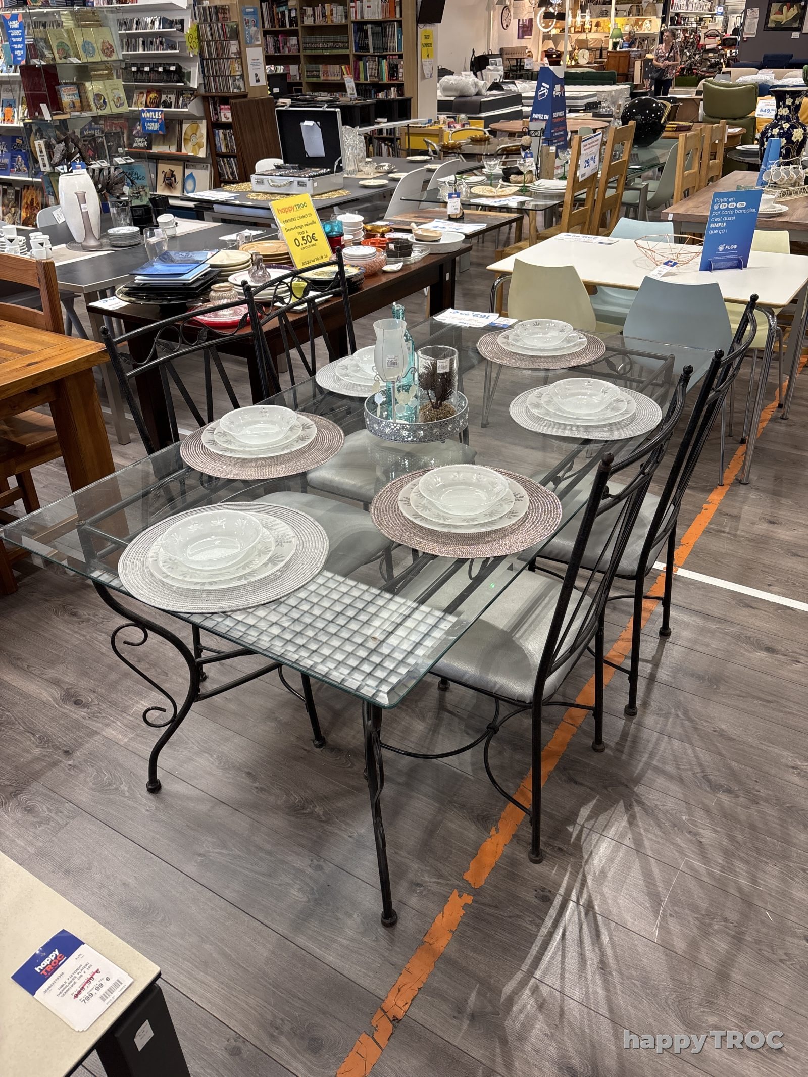 Table fer forge plateau verre + 4 chaises