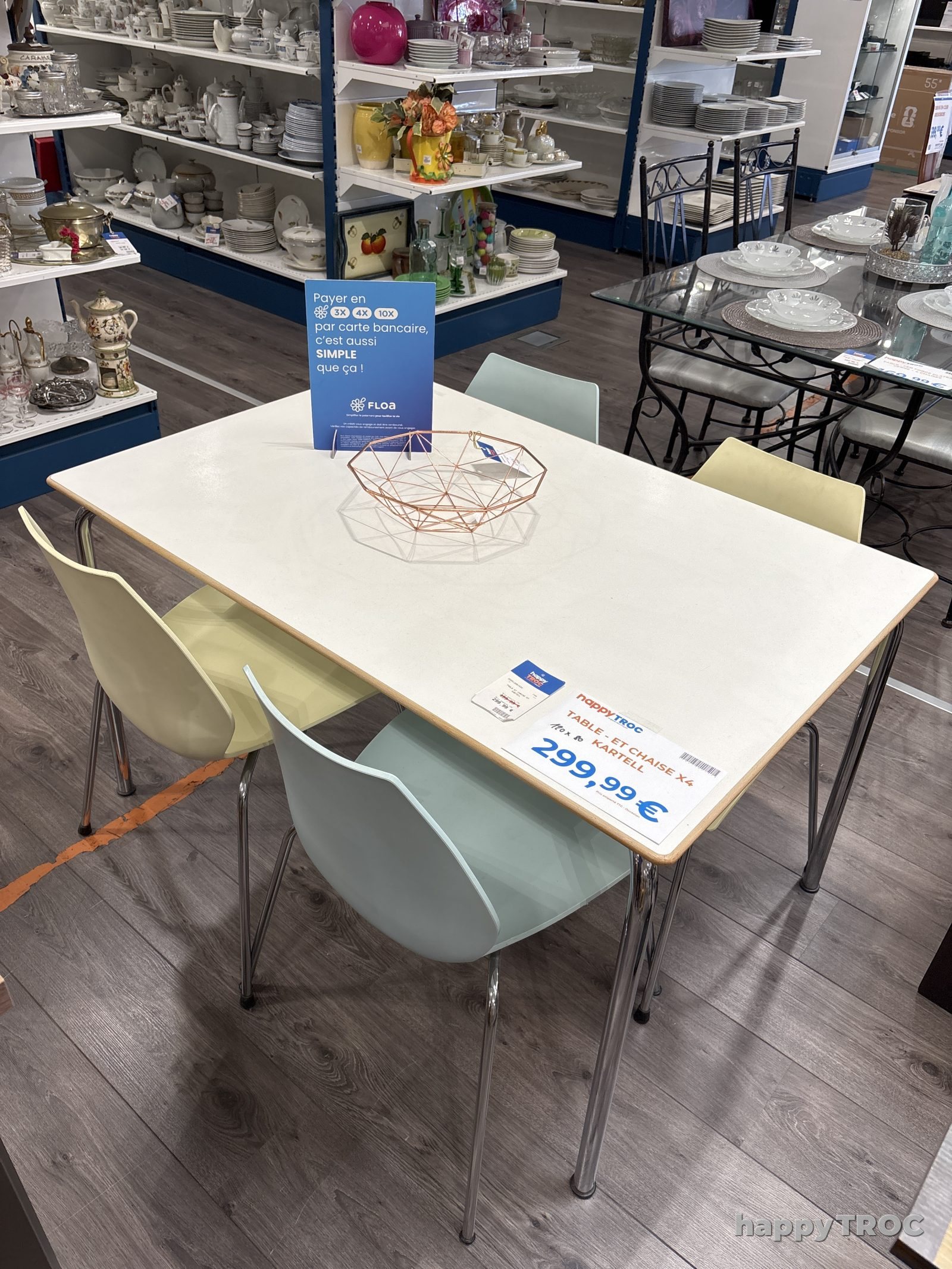 Table et chaise x4 kartell
