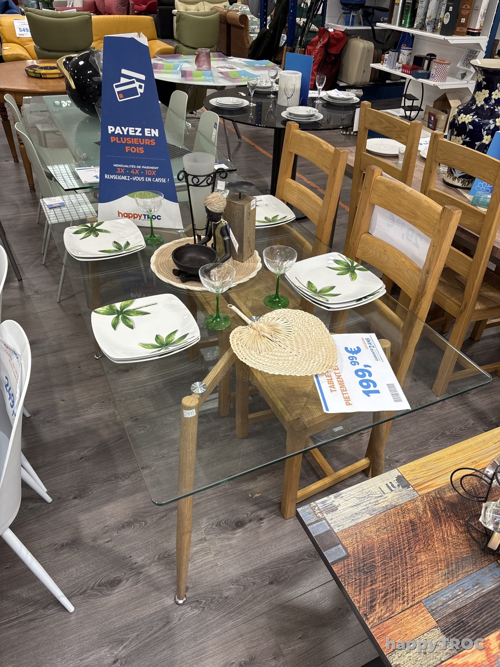 Table verre pietement effet bois