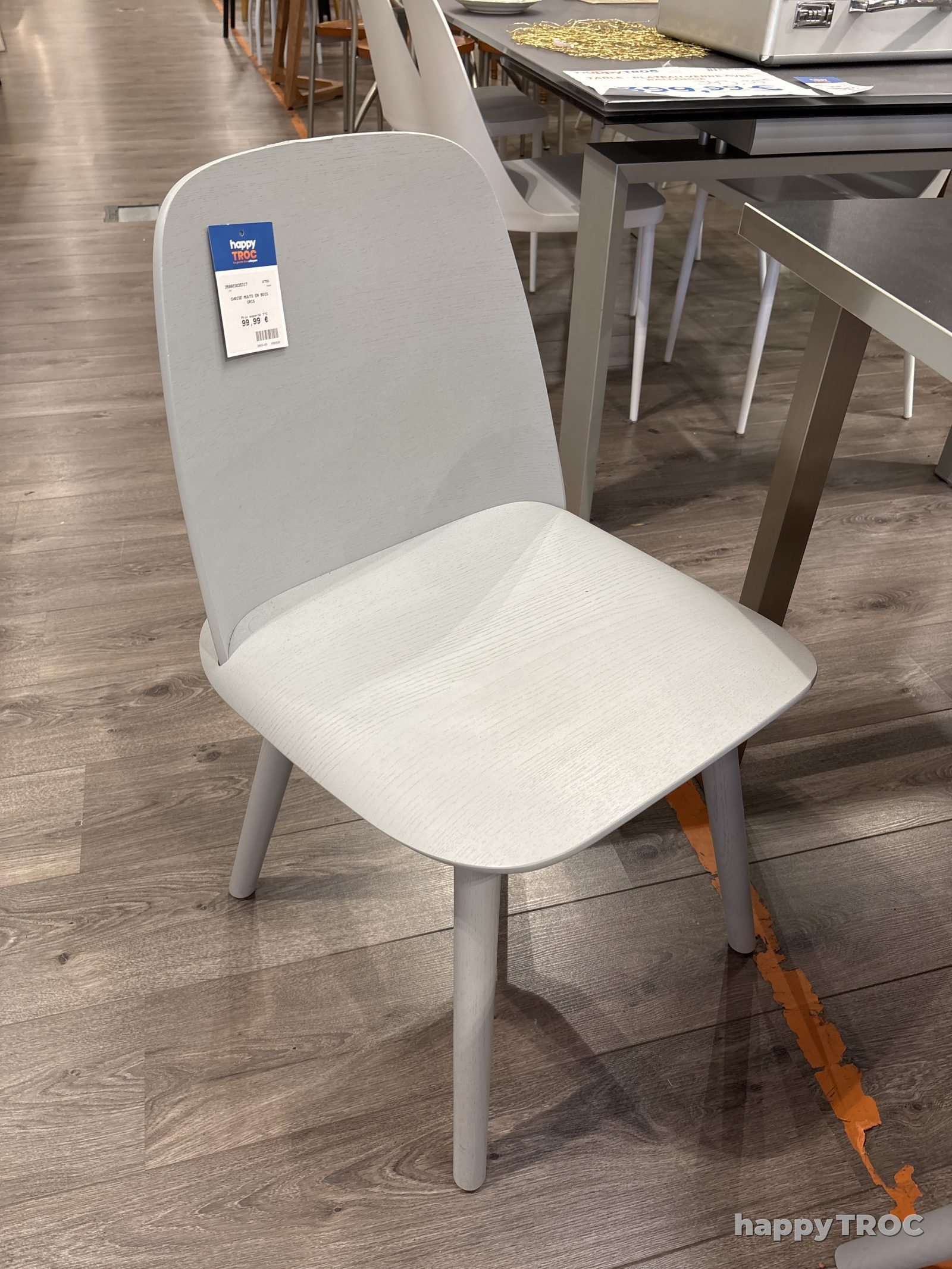 chaise muuto en bois gris
