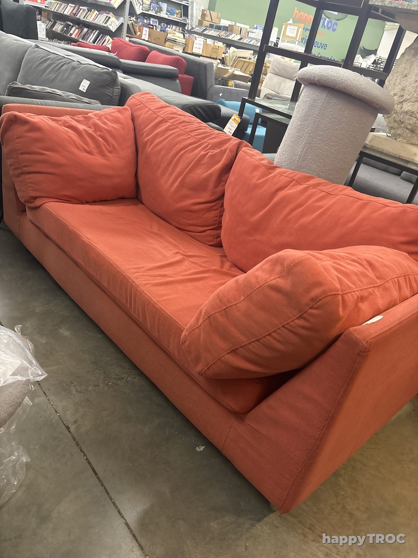 Canape rouge tissu et coussins