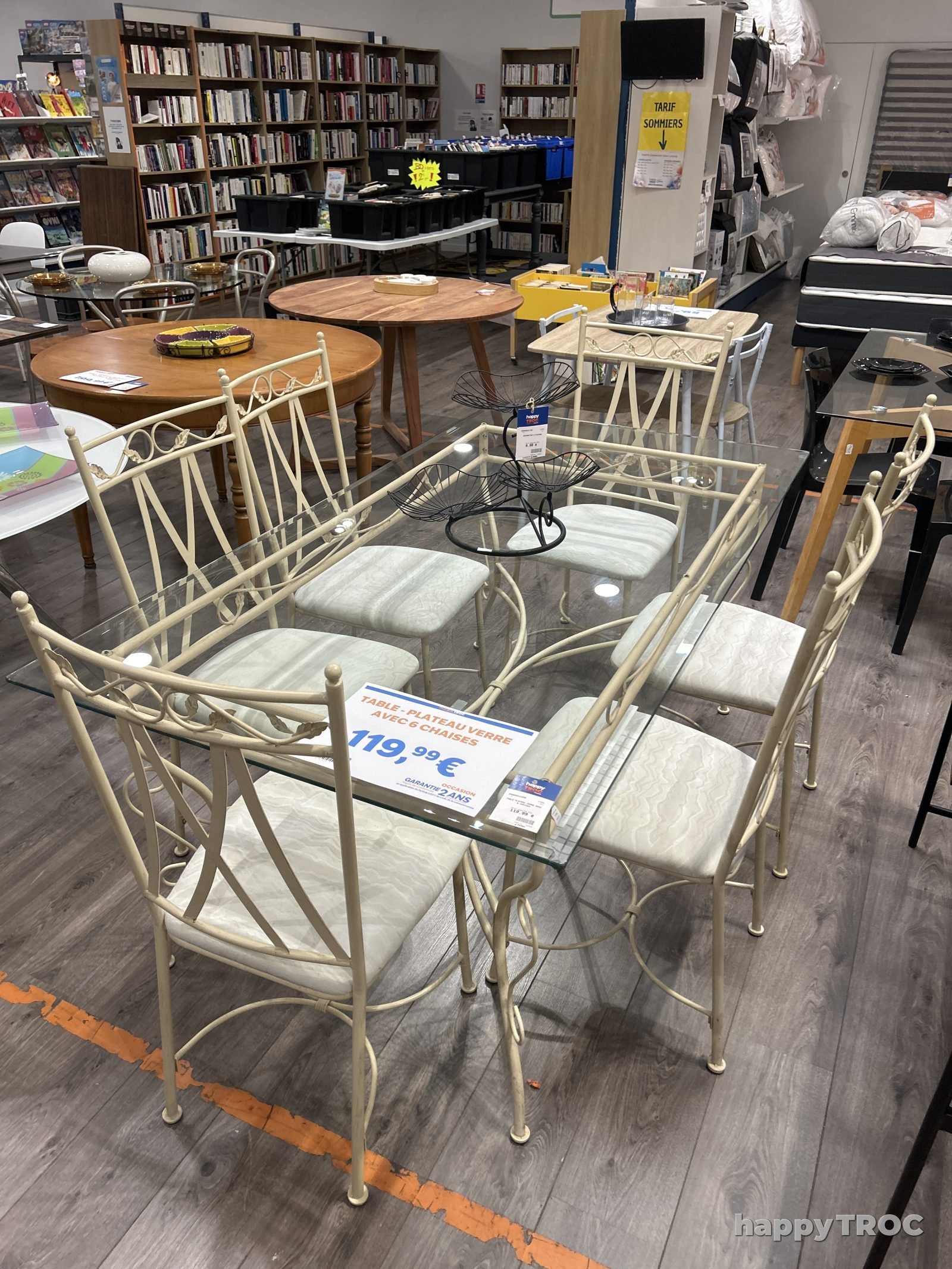 Table plateau verre avec 6 chaises