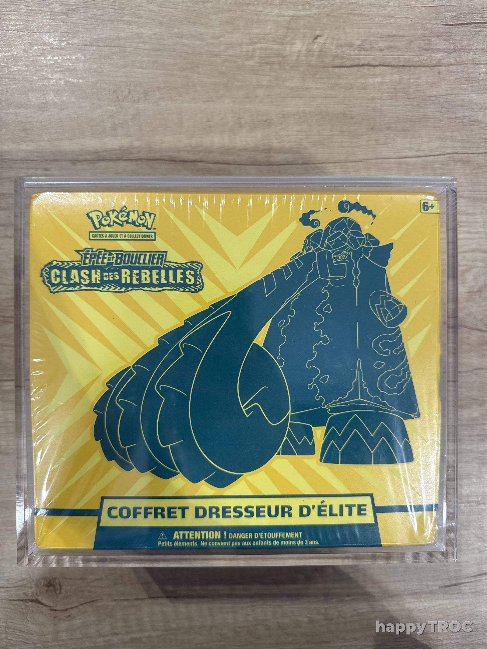 Coffret pokemon ETB épée et bouclier clash des rebelles