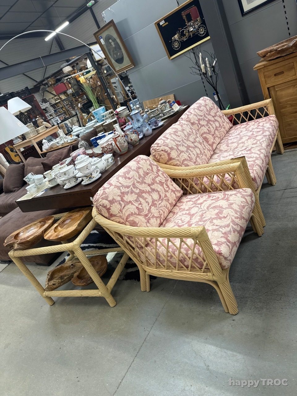Salon rotin et son fauteuil et table marque Maugrion