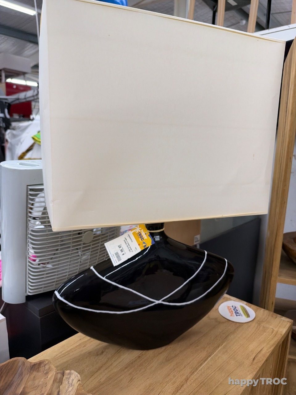 Lampe a poser noire et blanche