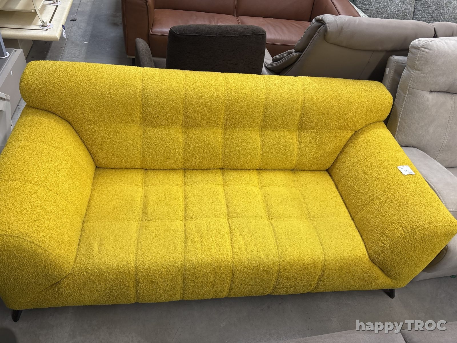 Canapé jaune moderne