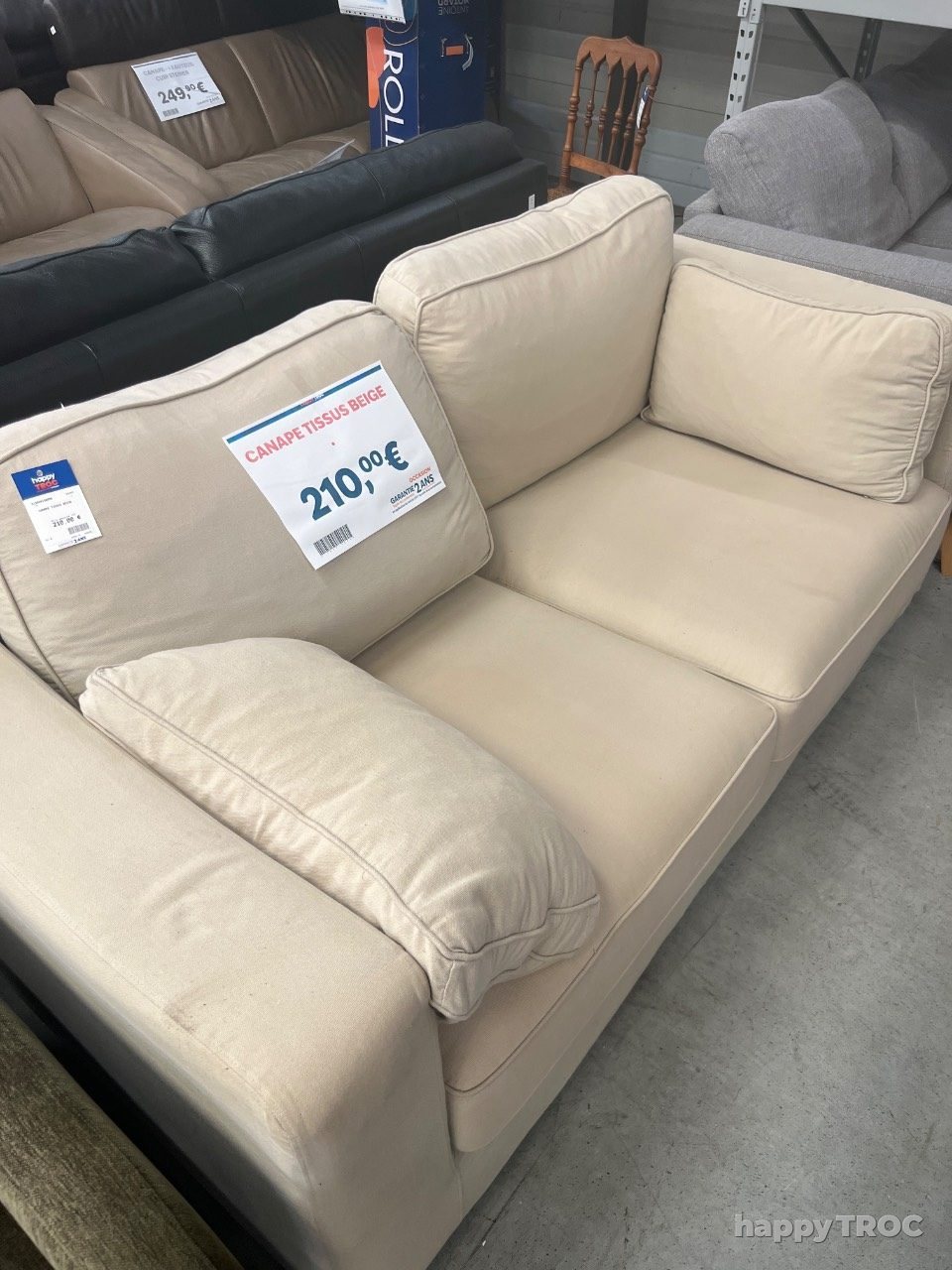 Canape tissus beige .