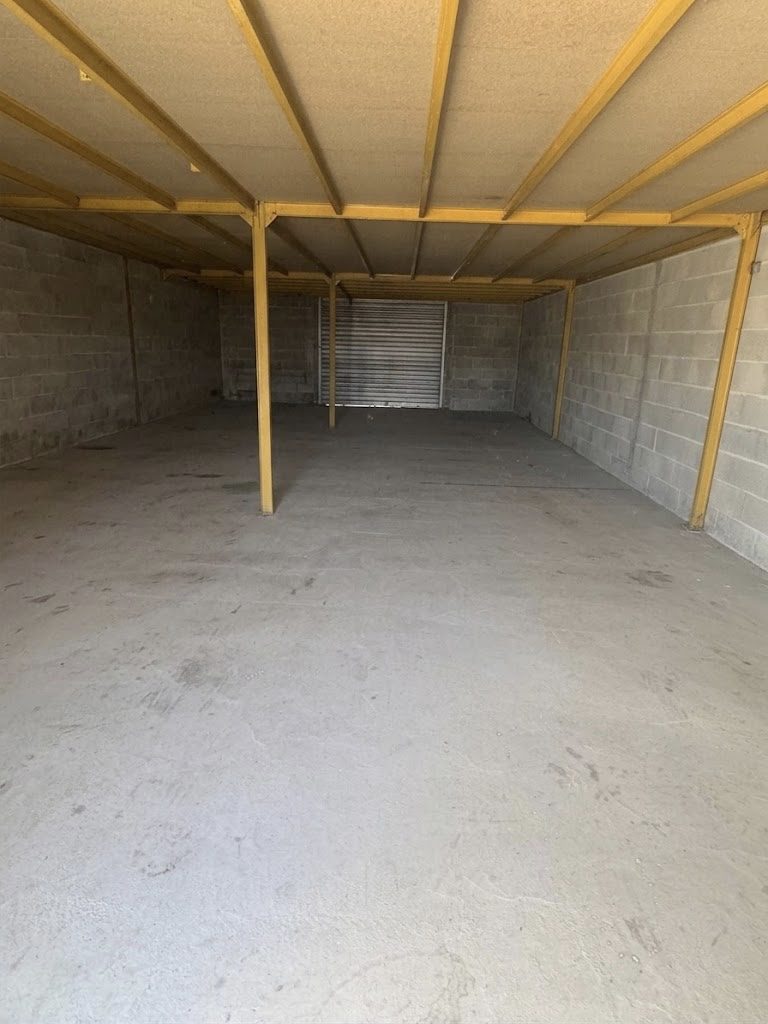 Garage 100m2 + mezzanine 70m2 + 1 place de parking