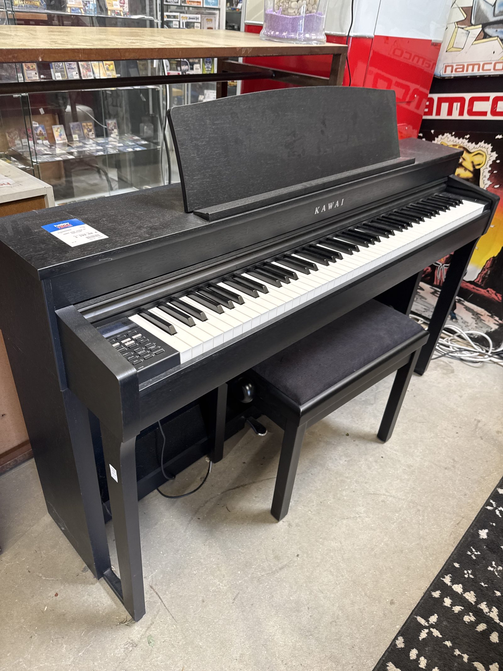 Synthétiseur, Kawai CN39 et son siège et des partitions